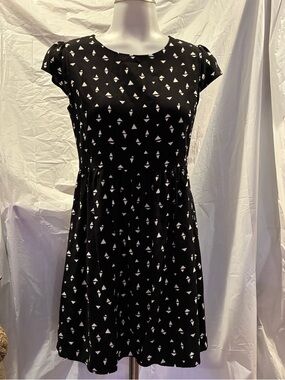 Forever 21 Black Dress with White Triangle Print girls size 13/14